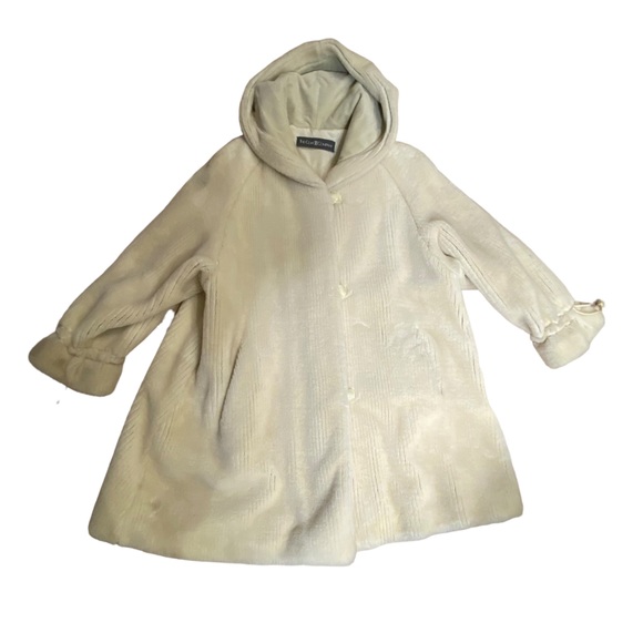 Cream A-Shaped Coat - Size S/M - Picture 2 of 7